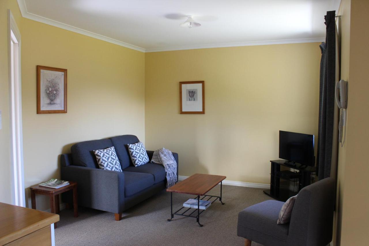 Blue Thistle Cottages Te Anau Exterior photo