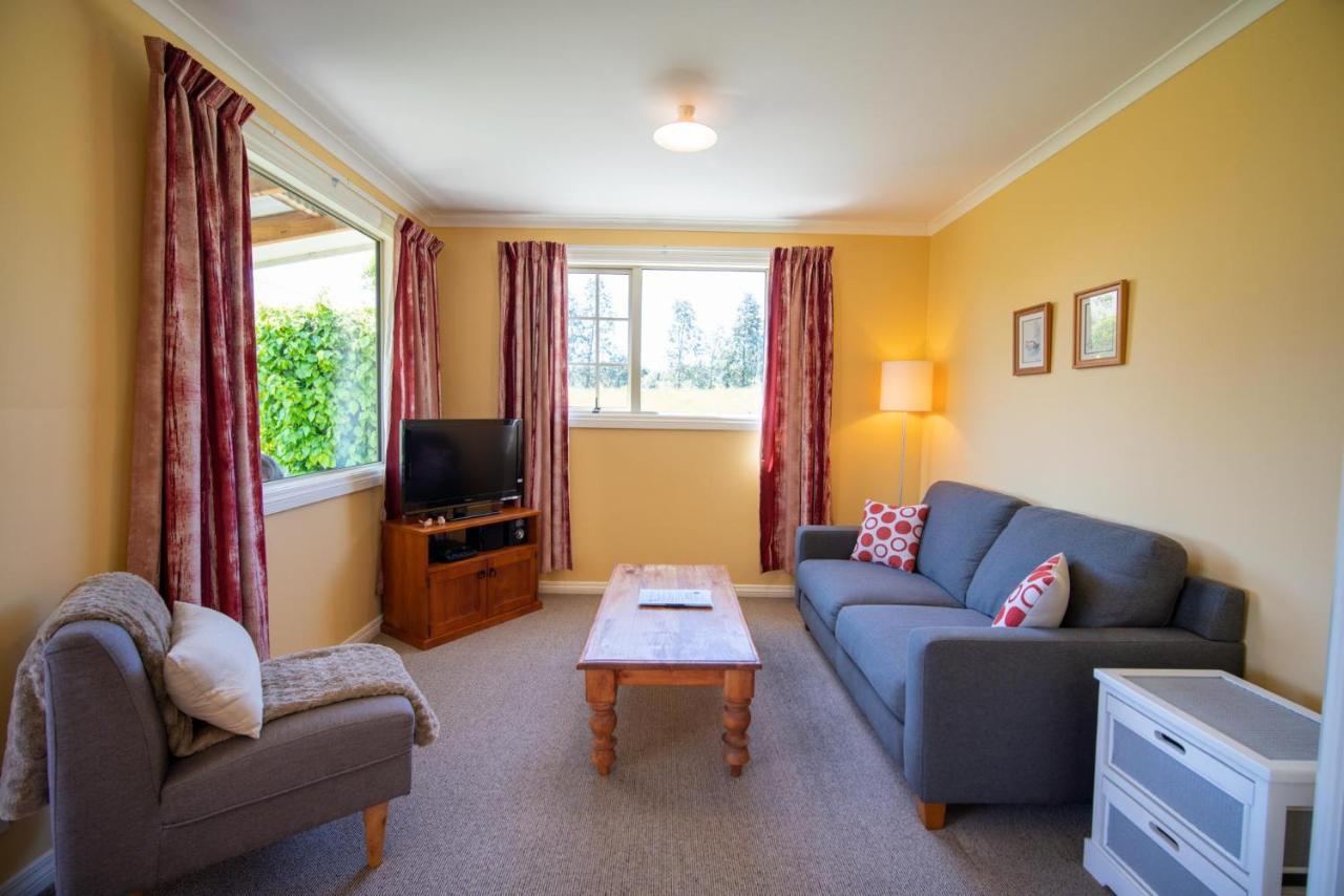 Blue Thistle Cottages Te Anau Exterior photo
